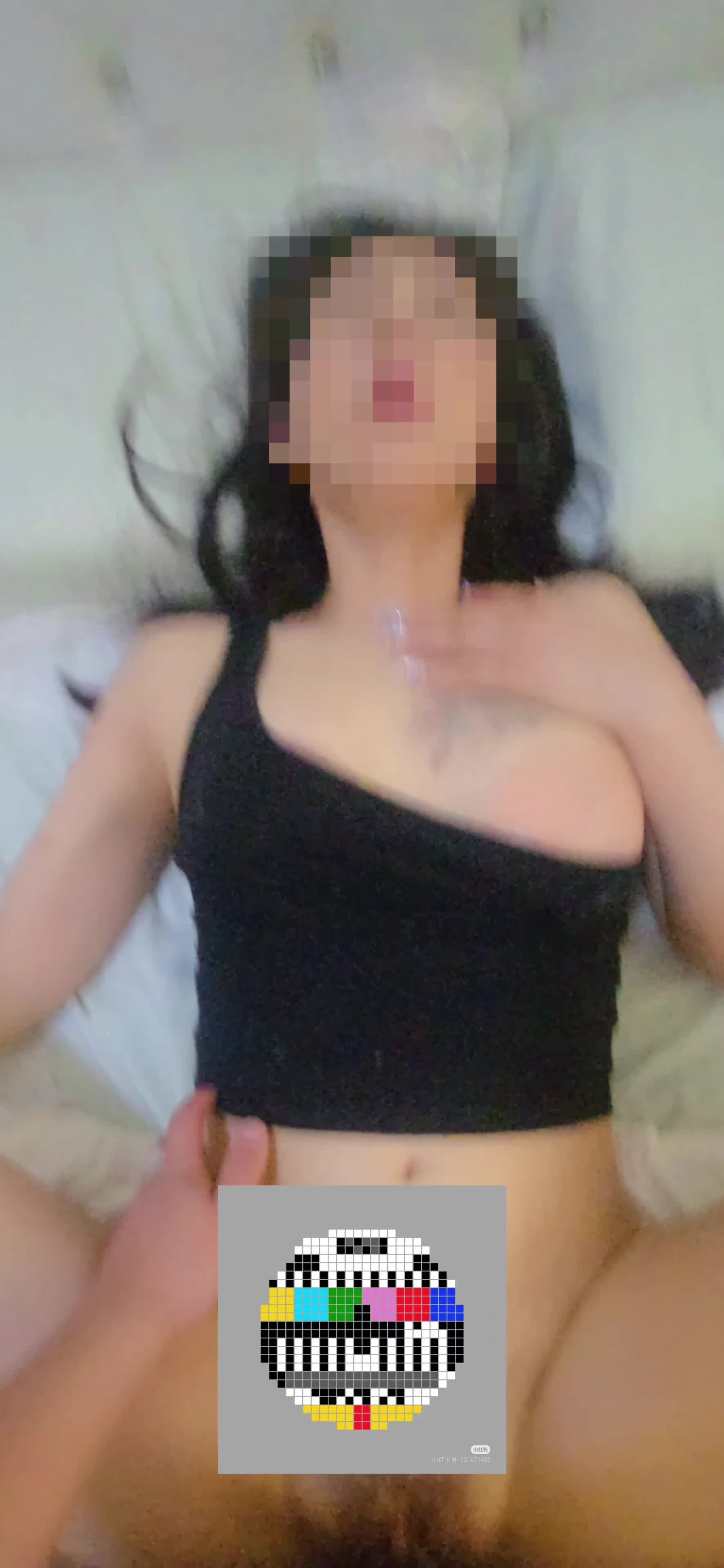 依旧是浪叫动听的声音，骚死的表情，满嘴的淫语